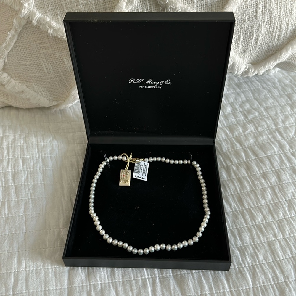 Freshwater pearl necklace